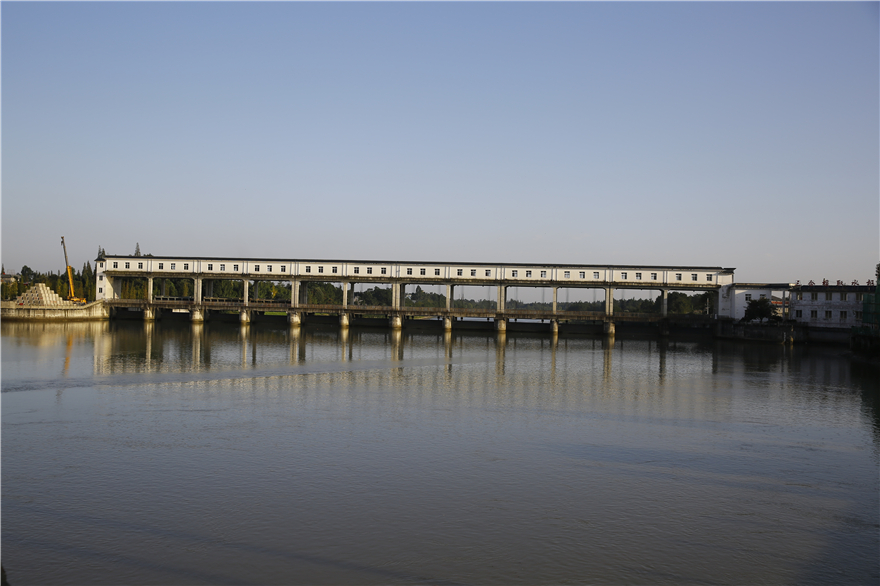西河三合堰取水枢纽防洪综合改造及交通桥工程，建成于2018年9月